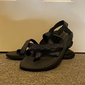 Black women’s Chacos size 10